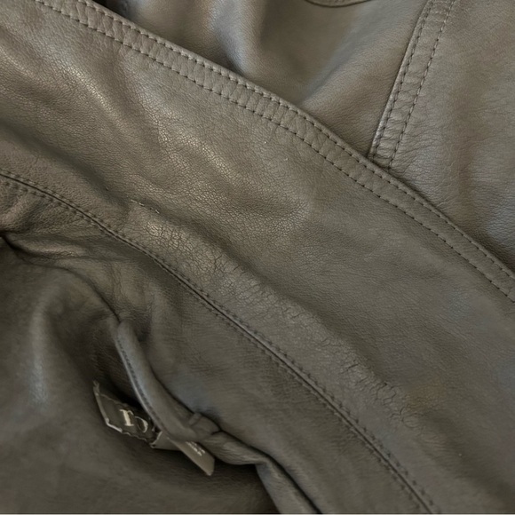 ROZ & ALI Women's Gray faux Leather Jacket petite M - Picture 7 of 13